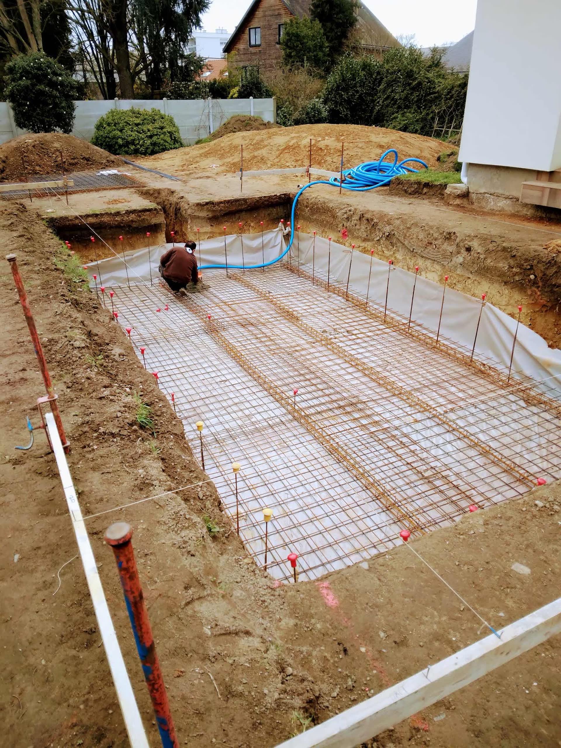 Ferraillage d'une piscine en cours de construction par Monsieur Maçon à Angers